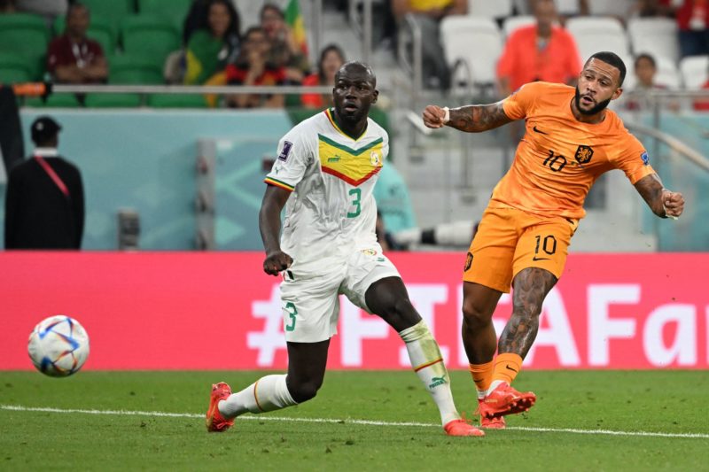 Senegal's defender #03 Kalidou Koulibaly (L) fights for the ball with Netherlands' forward #10 Memphis Depay during the Qatar 2022 World Cup Group A football match between Senegal and the Netherlands at the Al-Thumama Stadium in Doha on November 21, 2022. (Photo by OZAN KOSE/AFP via Getty Images)