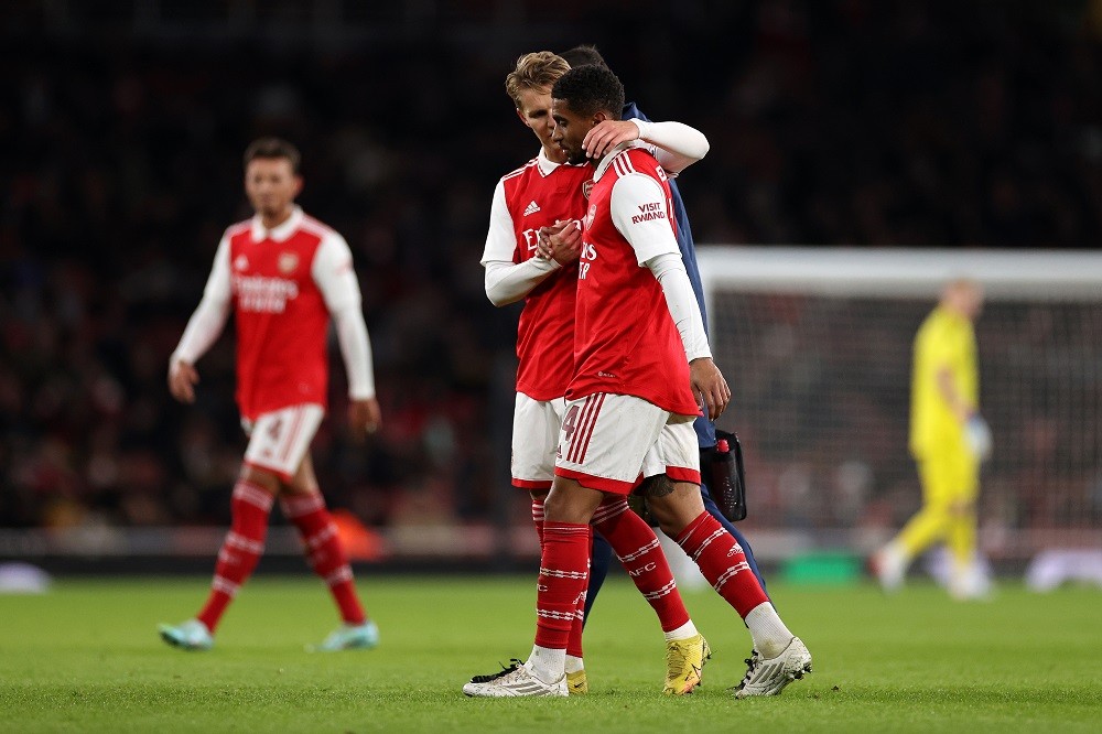 LONDON, ENGLAND: Reiss Nelson of Arsenal is consoled by Arsenal Captain Martin Odegaard as he leaves the pitch with a leg injury during the friendly between Arsenal and Juventus at Emirates Stadium on December 17, 2022. (Photo by Ryan Pierse/Getty Images)