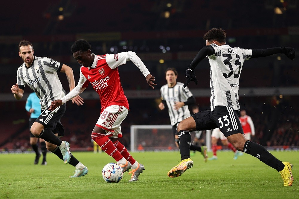 LONDON, ENGLAND: Amario Cozier-Duberry of Arsenal avoids Marley Ake of Juventus during the friendly between Arsenal and Juventus at Emirates Stadium on December 17, 2022. (Photo by Ryan Pierse/Getty Images)