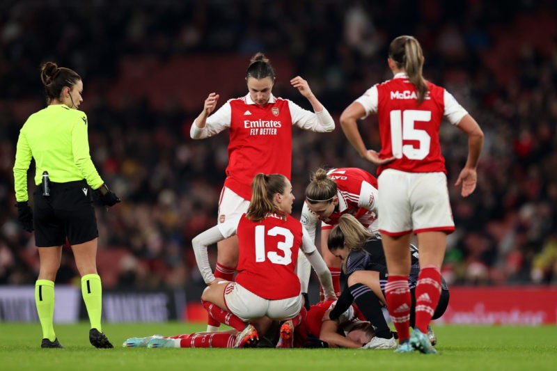 LONDON, ENGLAND - DECEMBER 15: Vivianne Miedema of Arsenal lies on the ground after picking up a serious leg injury during the UEFA Women's Champions League group C match between Arsenal and Olympique Lyon at Emirates Stadium on December 15, 2022 in London, England. (Photo by Ryan Pierse/Getty Images)