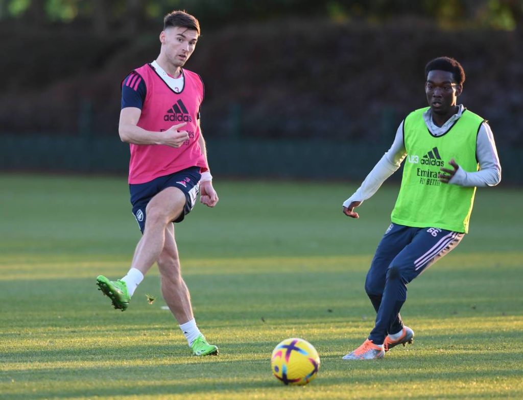 Amario Cozier-Duberry (R) takes part in first-team training with Arsenal (Photo via Arsenal.com)