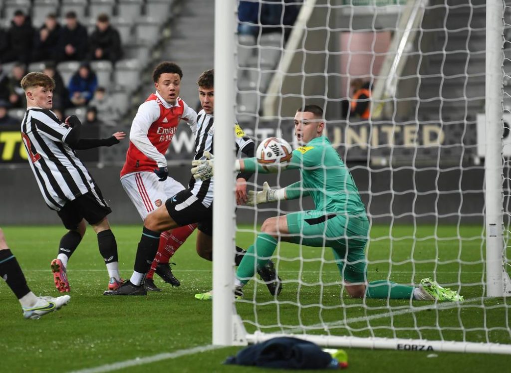 Seb Ferdinand scores for the Arsenal u18s against Newcastle (Photo via Arsenal.com)
