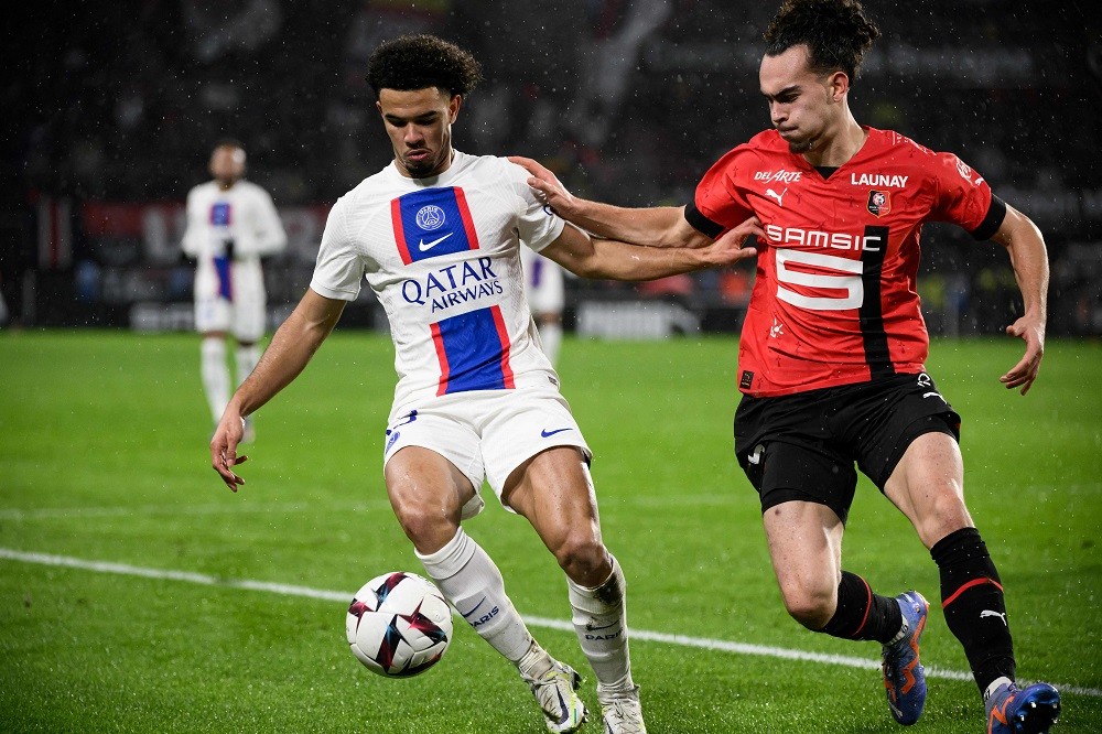 Paris Saint-Germain's French midfielder Warren Zaire-Emery (L) fights for the ball with Rennes' Belgian defender Arthur Theate during the French L1 football match between Stade Rennais FC and Paris Saint-Germain (PSG) at the Roazhon Park stadium in Rennes, western France, on January 15, 2023. (Photo by LOIC VENANCE/AFP via Getty Images)