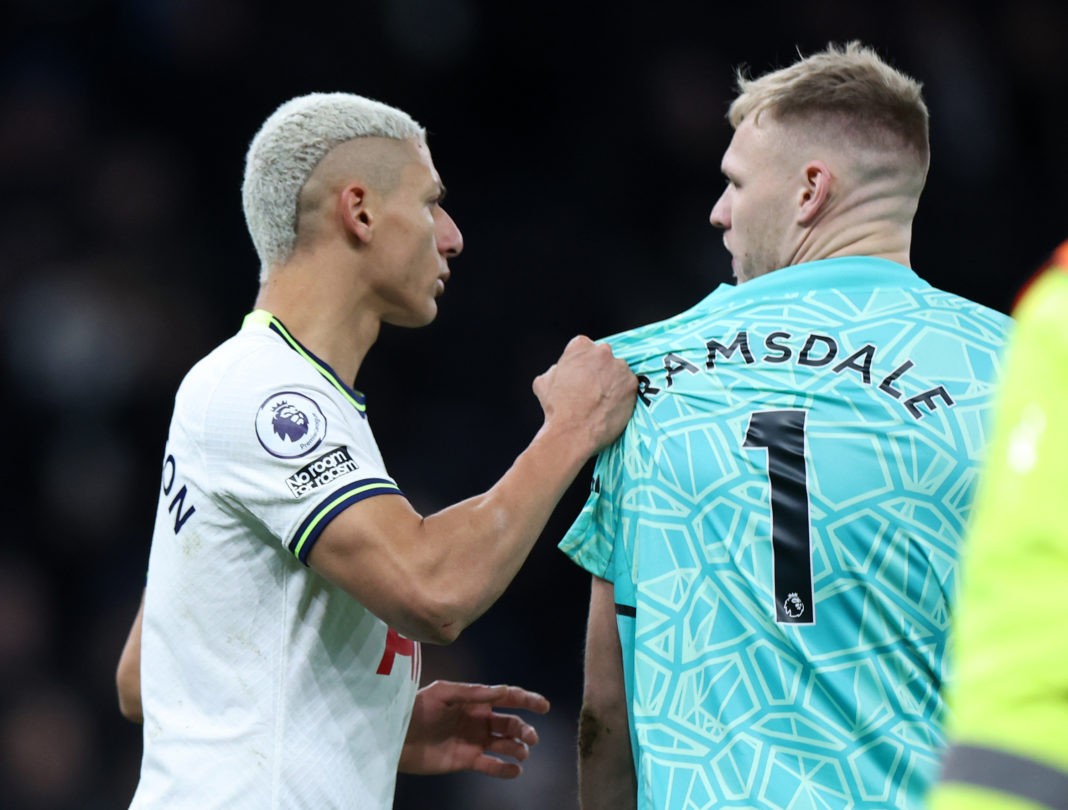 LONDON, ENGLAND - JANUARY 15: Richarlison of Tottenham Hotspur clashes with Aaron Ramsdale of Arsenal after the Premier League match between Tottenham Hotspur and Arsenal FC at Tottenham Hotspur Stadium on January 15, 2023 in London, England. (Photo by Catherine Ivill/Getty Images)