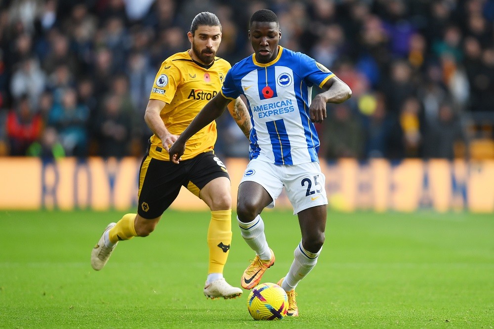 WOLVERHAMPTON, ENGLAND: Moises Caicedo of Brighton & Hove Albion is put under pressure by Ruben Neves of Wolverhampton Wanderers during the Premier League match between Wolverhampton Wanderers and Brighton & Hove Albion at Molineux on November 05, 2022. (Photo by Mike Hewitt/Getty Images)