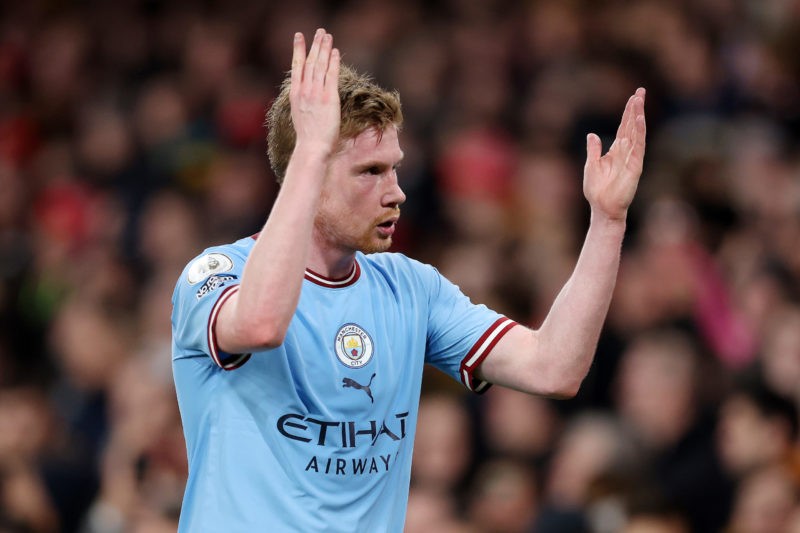 LONDON, ENGLAND - FEBRUARY 15: Kevin De Bruyne of Manchester City applauds their fans during the Premier League match between Arsenal FC and Manchester City at Emirates Stadium on February 15, 2023 in London, England. (Photo by Julian Finney/Getty Images)