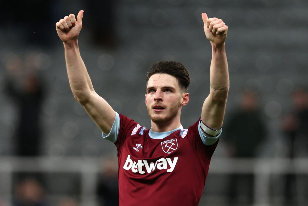 NEWCASTLE UPON TYNE, ENGLAND - FEBRUARY 04: Declan Rice of West Ham United gives a thumbs up to the fans after the Premier League match between Newcastle United and West Ham United at St. James Park on February 04, 2023 in Newcastle upon Tyne, England. (Photo by Ian MacNicol/Getty Images)