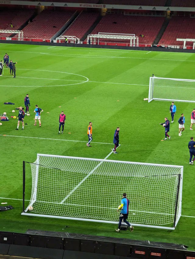 Gabriel Jesus (orange bib) taking part in Arsenal's post-match training session (Photo via u/ApprehensiveSkirt570 on Reddit)