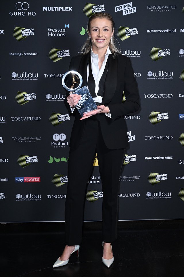 Leah Williamson with The Power of Football award at the London Football Awards for 2023 (Photo via TheLFAOfficial)
