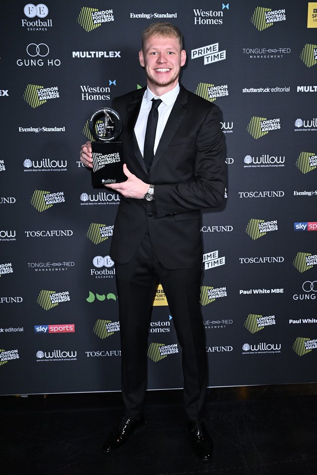Aaron Ramsdale with the Goalkeeper of the Year award at the London Football Awards for 2023 (Photo via TheLFAOfficial)