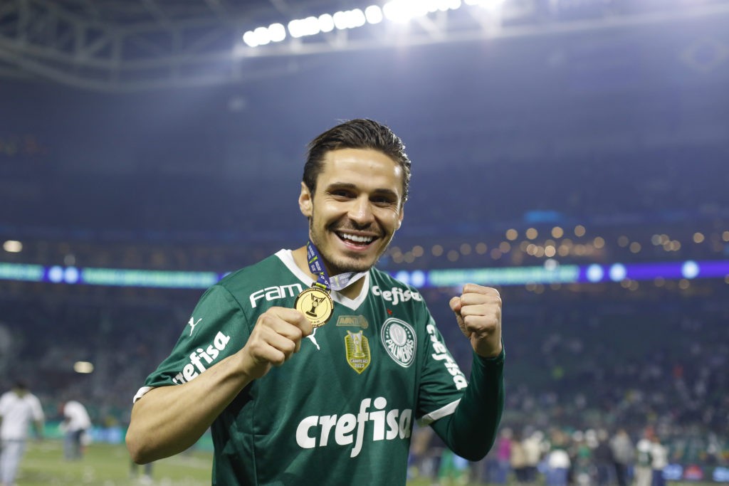 SAO PAULO, BRAZIL: Raphael Veiga of Palmeiras celebrates winning the championship after the match between Palmeiras and America MG as part of Brasileirao Series A 2022 at Allianz Parque on November 09, 2022. (Photo by Ricardo Moreira/Getty Images)