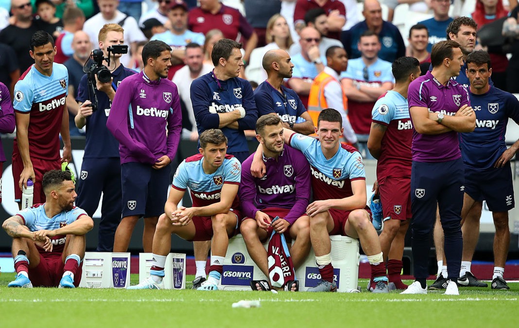 Declan Rice Arsenal transfer -LONDON, ENGLAND - AUGUST 03: Jack Wilshire and Declan Rice of West Ham enjoy watching the penalty shoot out during the Pre-Season Friendly match between West Ham United and Athletic Bilbao at the Olympic Stadium on August 03, 2019 in London, England. (Photo by Julian Finney/Getty Images)