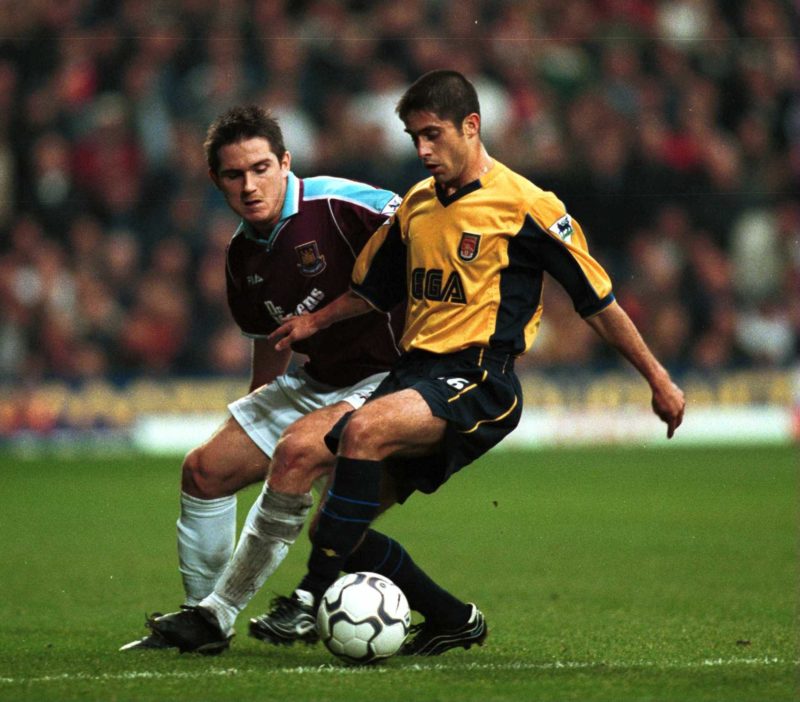 21 Oct 2000:  Silvinho of Arsenal holds off Frank Lampard of West Ham during the West Ham United v Arsenal FA Carling Premiership match at Upton Park, London. Credit: Phil Cole/ALLSPORT