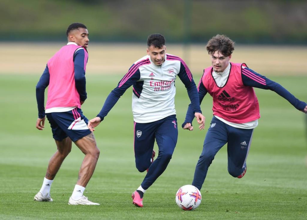 Michal Rosiak chases Gabriel Martinelli in training (Photo via Arsenal.com)
