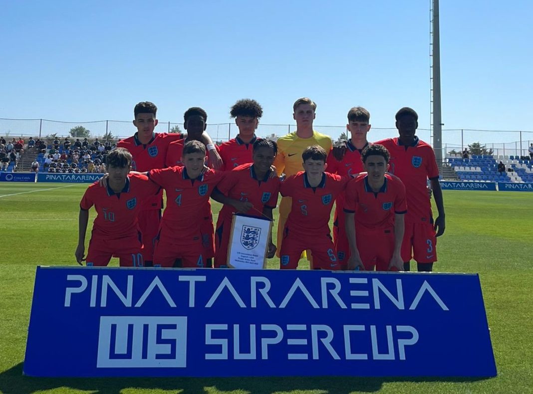 Ifeoluwa Ibrahim (2nd top-left) and Jack Porter (3rd top-right) with the England u15s at the Pinatar Arena u15 Supercup (Photo via Pinatar Arena on Twitter)