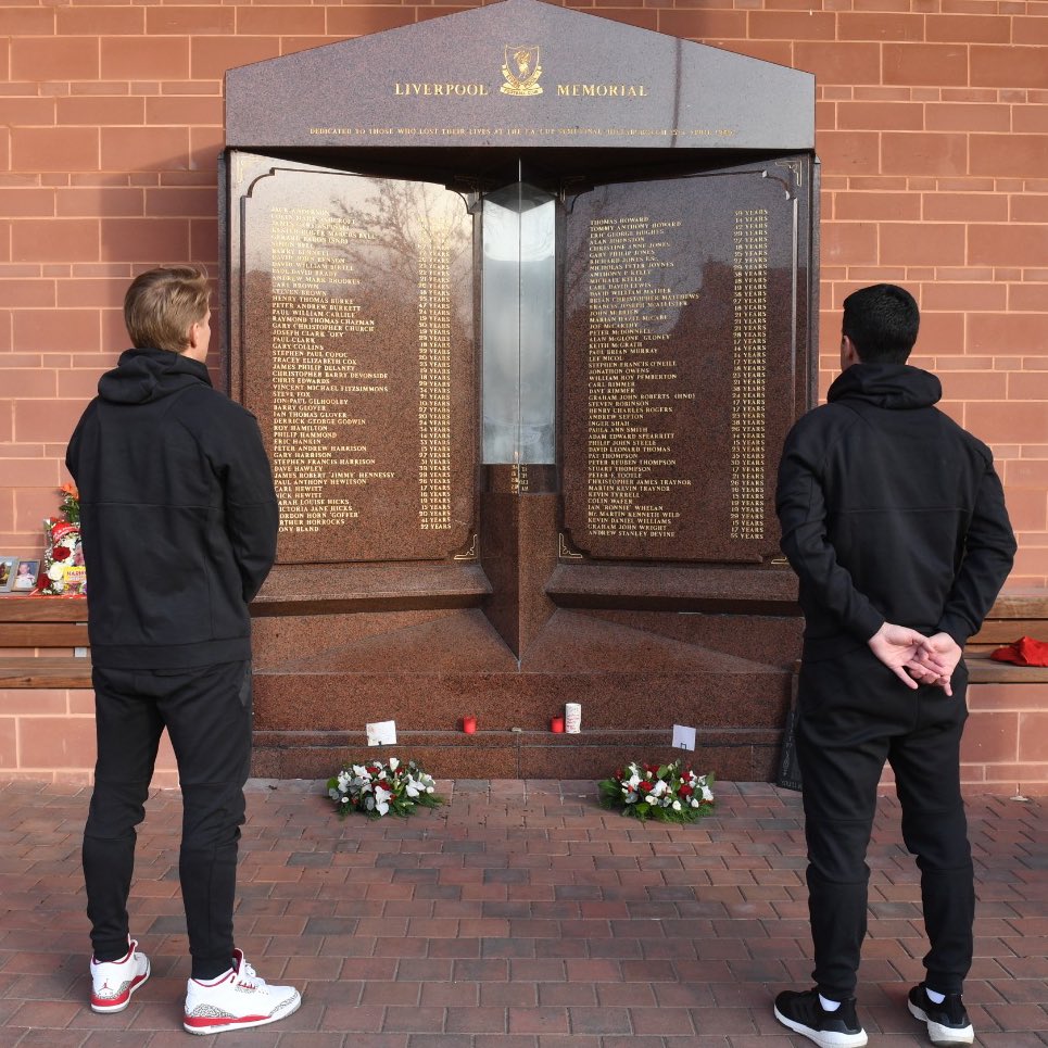 Mikel Arteta and Martin Odegaard pay tribute to the victims of the Hillsborough disaster (Photo via Arsenal on Twitter)