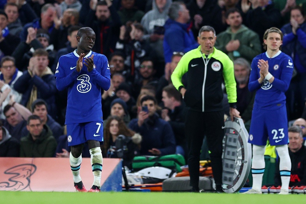 LONDON, ENGLAND: Ngolo Kante of Chelsea applauds the fans while being substituted during the Premier League match between Chelsea FC and Liverpool FC at Stamford Bridge on April 04, 2023. (Photo by Clive Rose/Getty Images)