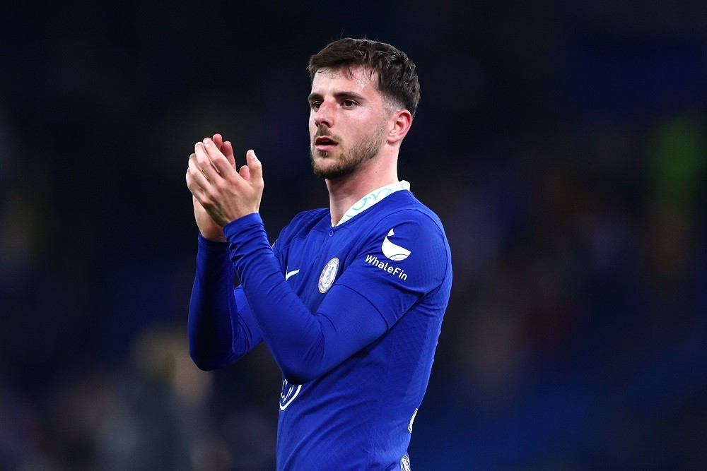 Arsenal transfers - LONDON, ENGLAND: Mason Mount of Chelsea applauds the fans after their side's defeat in the UEFA Champions League quarterfinal second leg match between Chelsea FC and Real Madrid at Stamford Bridge on April 18, 2023. (Photo by Clive Rose/Getty Images)