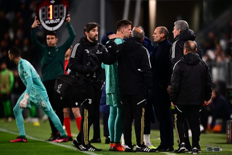 Juventus' Polish goalkeeper Wojciech Szczesny (C) leaves the pitch to be subsituted by Juventus' Italian goalkeeper Mattia Perin (Rear L) after he suffered from a chest pain during the UEFA Europa League quarter-finals first leg football match between Juventus and Sporting CP, on April 13, 2023 at the Juventus stadium in Turin. (Photo by Marco BERTORELLO / AFP) (Photo by MARCO BERTORELLO/AFP via Getty Images)