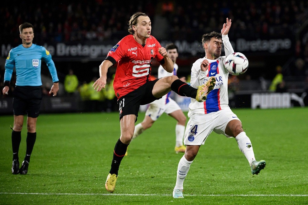 Rennes' Croatian midfielder Lovro Majer (L) fights for the ball with Paris Saint-Germain's Spanish defender Juan Bernat during the French L1 football match between Stade Rennais FC and Paris Saint-Germain (PSG) at the Roazhon Park stadium in Rennes, western France, on January 15, 2023. (Photo by LOIC VENANCE/AFP via Getty Images)