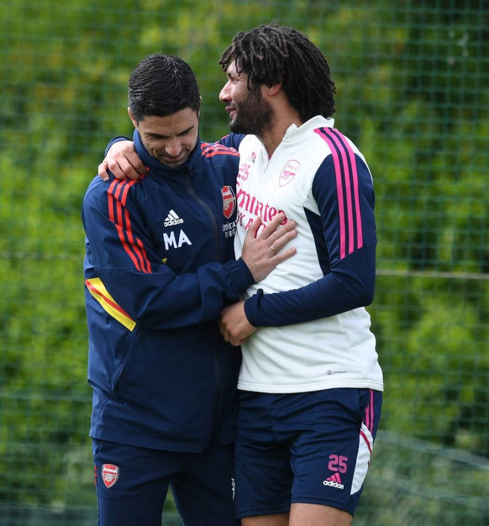 Mohamed Elneny greets Mikel Arteta on the London Colney training pitches (Photo via Arsenal.com)
