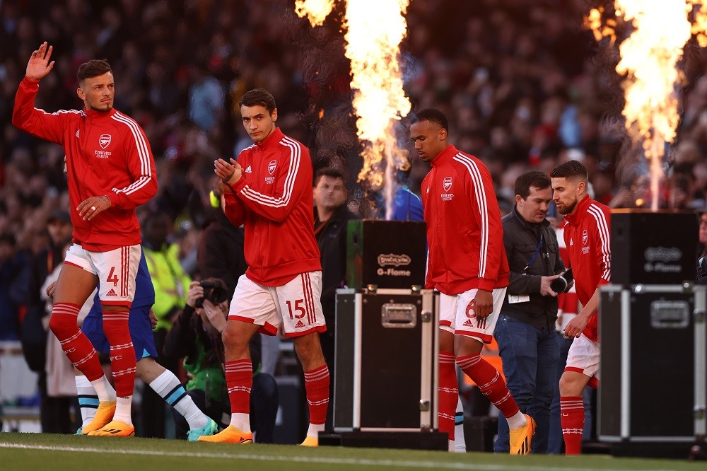 LONDON, ENGLAND: Ben White, Jakub Kiwior and Gabriel of Arsenal walk out of the tunnel, through a Pyrotechnics Display, prior to the Premier League match between Arsenal FC and Chelsea FC at Emirates Stadium on May 02, 2023. (Photo by Alex Pantling/Getty Images)