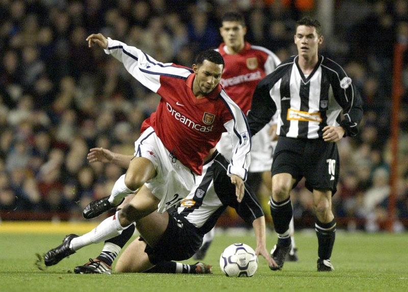 27 Nov 2001: Jermaine Pennant of Arsenal breaks through the Grimsby defence during the Worthington Cup Fourth Round match between Arsenal and Grimsby Town at Highbury, London. DIGITAL IMAGE Mandatory Credit: Mike Hewitt/ALLSPORT
