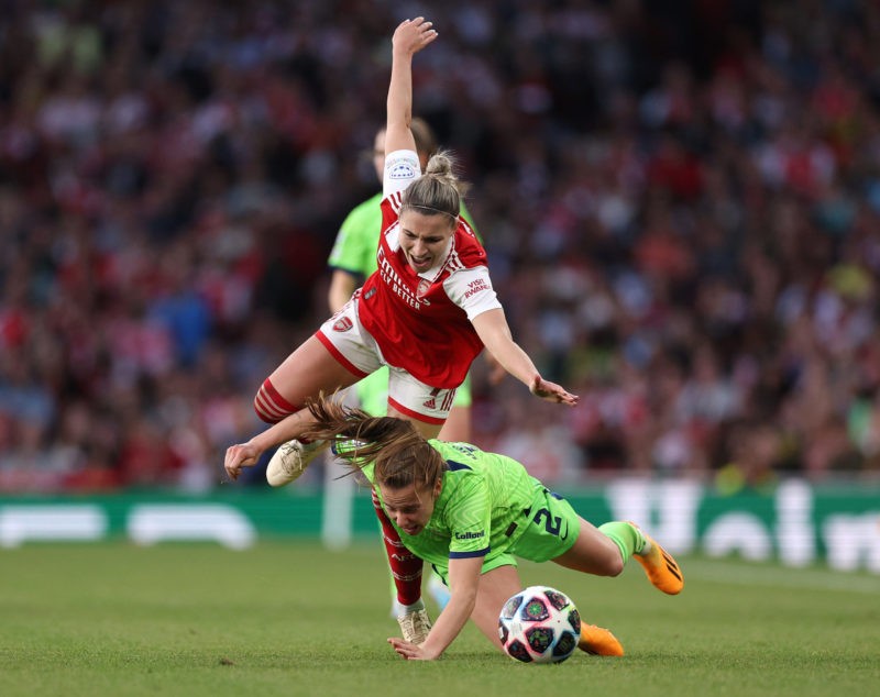 LONDON, ENGLAND - MAY 01: Steph Catley of Arsenal challenges Lynn Wilms of VfL Wolfsburg during the UEFA Women's Champions League semifinal 2nd leg match between Arsenal and VfL Wolfsburg at Emirates Stadium on May 01, 2023 in London, England. (Photo by Richard Heathcote/Getty Images)
