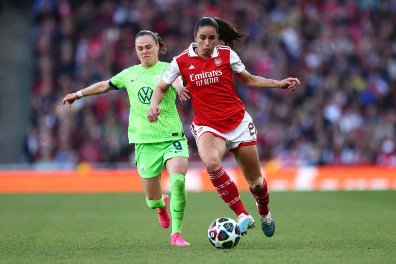 LONDON, ENGLAND - MAY 01: Rafaelle Souza of Arsenal runs with the ball whilst under pressure from Ewa Pajor of VfL Wolfsburg during the UEFA Women's Champions League semi-final 2nd leg match between Arsenal and VfL Wolfsburg at Emirates Stadium on May 01, 2023 in London, England. (Photo by Clive Rose/Getty Images)