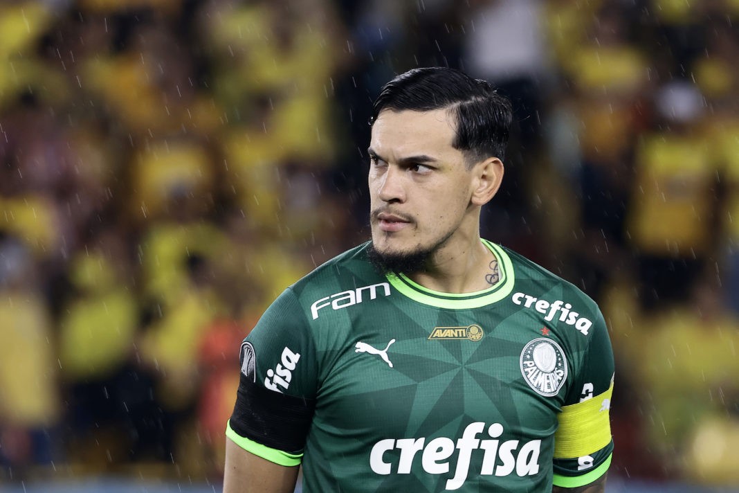 GUAYAQUIL, ECUADOR - MAY 03: Raphael Veiga of Palmeiras looks on prior to a Copa CONMEBOL Libertadores 2023 Group C match between Barcelona SC and Palmeiras at Estadio Monumental Isidro Romero Carbo on May 03, 2023 in Guayaquil, Ecuador. (Photo by Franklin Jacome/Getty Images)