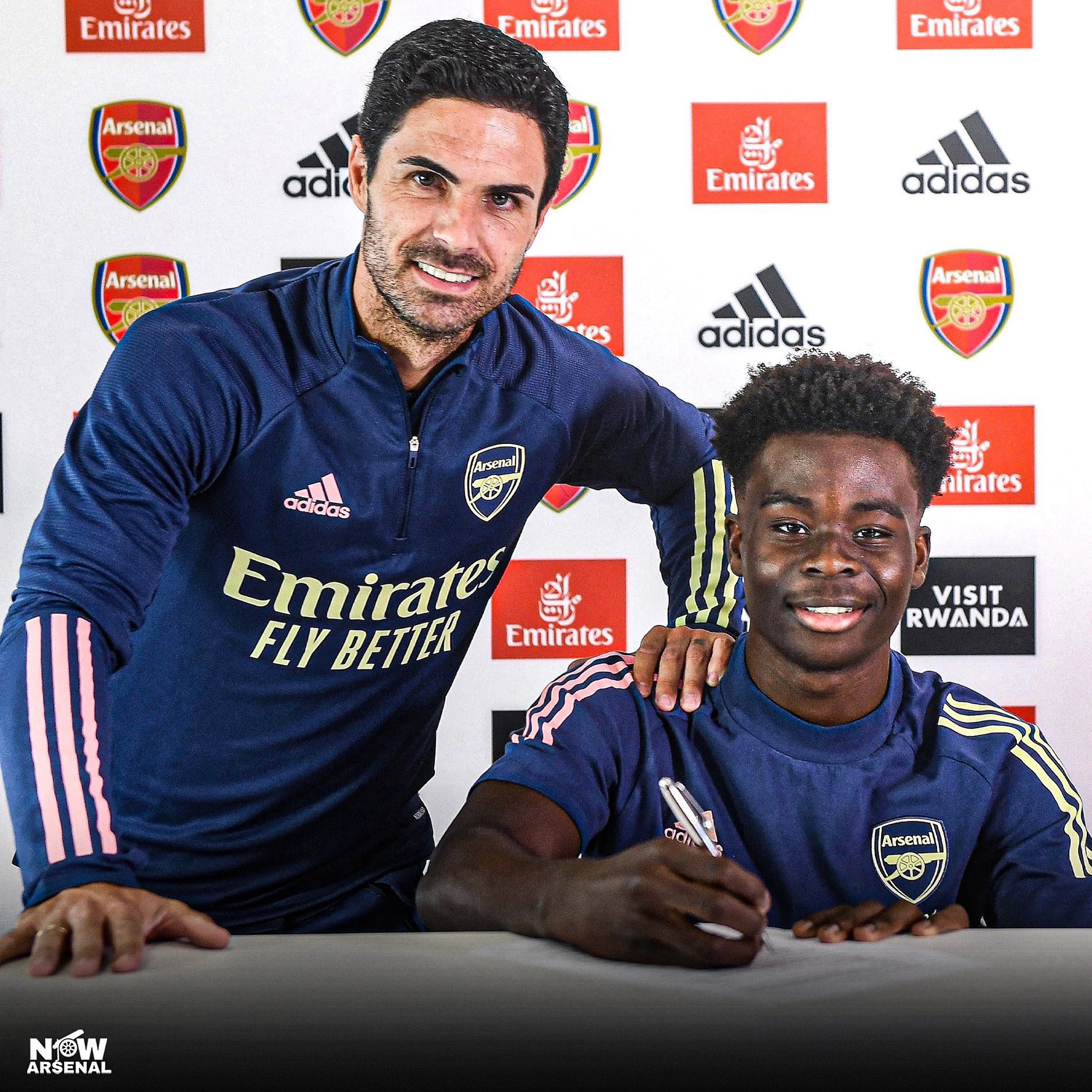 Bukayo Saka signs new arsenal contract