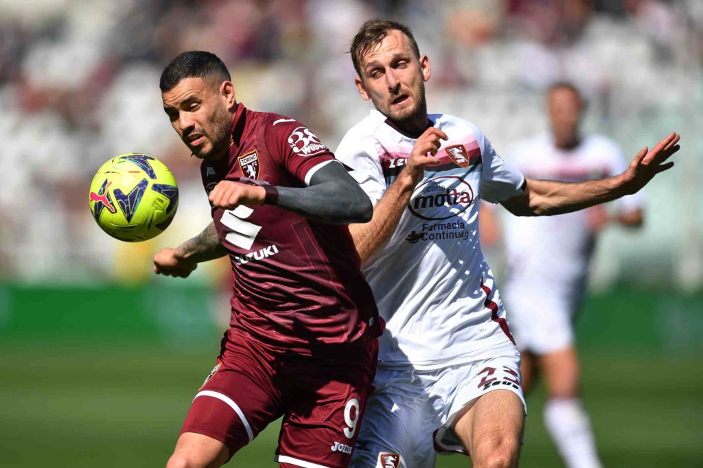 Arsenal transfers - TURIN, ITALY - APRIL 16: Antonio Sanabria of Torino FC battles for possession with Norbert Gyomber of Salernitana during the Serie A match between Torino FC and Salernitana at Stadio Olimpico di Torino on April 16, 2023 in Turin, Italy. (Photo by Valerio Pennicino/Getty Images)