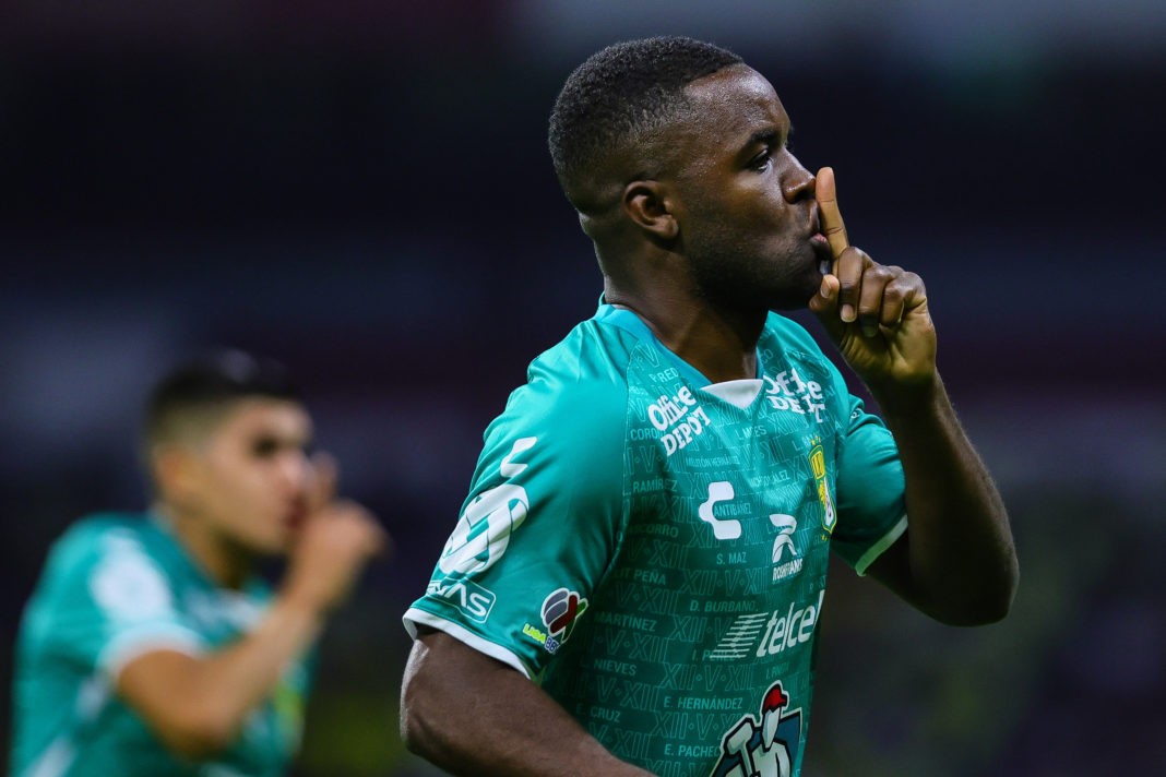 MEXICO CITY, MEXICO - APRIL 01: Joel Campbell of Leon celebrates after scoring the team's second goal during the 13th round match between America and Leon as part of the Torneo Clausura 2023 Liga MX at Azteca Stadium on April 01, 2023 in Mexico City, Mexico. (Photo by Manuel Velasquez/Getty Images)