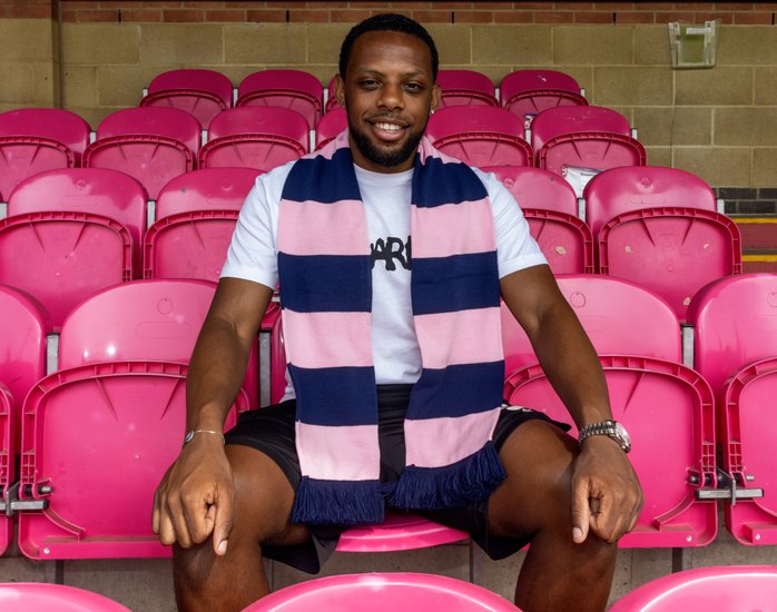 Anthony Jeffrey signs for Dulwich Hamlet [image credit Dulwich Hamlet]
