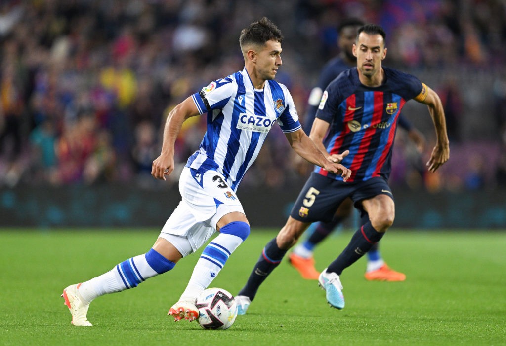 BARCELONA, SPAIN - MAY 20: Martin Zubimendi of Real Sociedad runs with the ball whilst under pressure from Sergio Busquets of FC Barcelona during the LaLiga Santander match between FC Barcelona and Real Sociedad at Spotify Camp Nou on May 20, 2023 in Barcelona, Spain. (Photo by David Ramos/Getty Images)