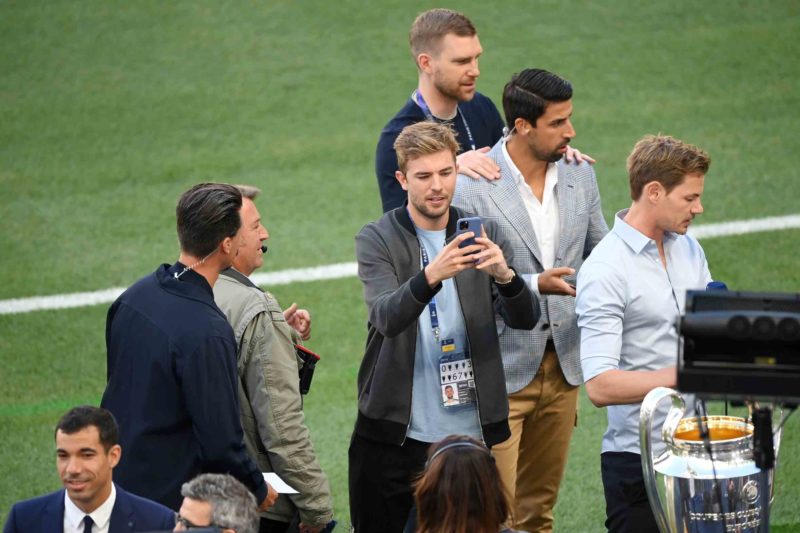 PARIS, FRANCE - MAY 28: Christoph Kramer, Christoph Metzelder, Sami Khedira and Per Mertesacker look on prior to the UEFA Champions League final match between Liverpool FC and Real Madrid at Stade de France on May 28, 2022 in Paris, France. (Photo by Matthias Hangst/Getty Images)