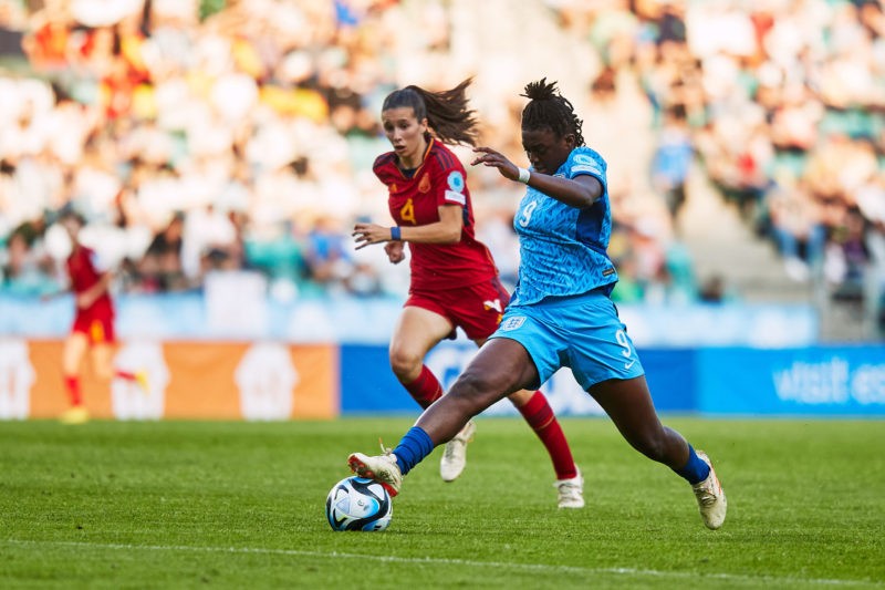 TALLINN, ESTONIA - MAY 23: Michelle Agyemang of England gets away from Vicky López of Spain during the UEFA Women's European Under-17 Championship Semi-Final match between Spain and England at Lilleküla Stadium on May 23, 2023 in Tallinn, Estonia. (Photo by Joosep Martinson/Getty Images )