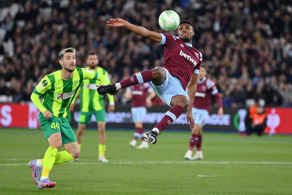 LONDON, ENGLAND: Ben Johnson of West Ham United shoots during the UEFA Europa Conference League round of 16 second leg match between West Ham United and AEK Larnaca at London Stadium on March 16, 2023. (Photo by Justin Setterfield/Getty Images)