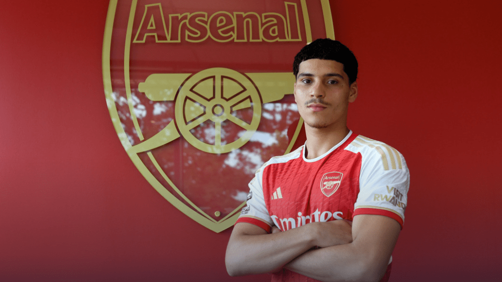 Ismail Oulad M'Hand after signing his first professional contract with Arsenal (Photo via Arsenal.com)
