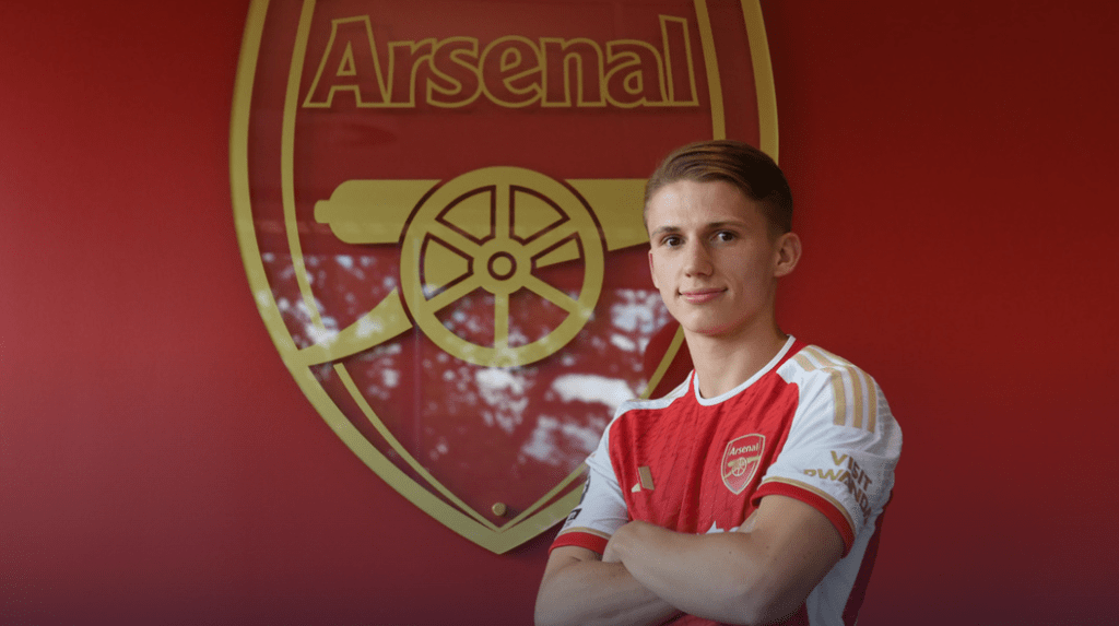 Jimi Gower after signing his first professional contract with Arsenal (Photo via Arsenal.com)