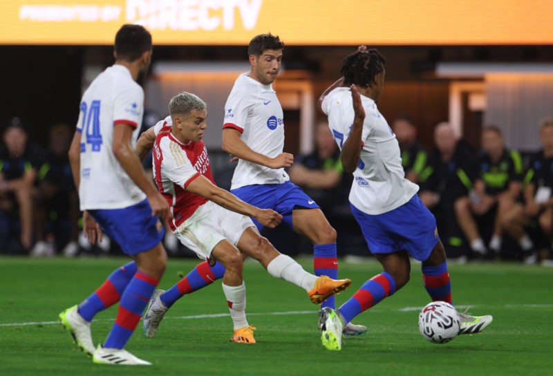 INGLEWOOD, CALIFORNIA - JULY 26: Leandro Trossard #19 of Arsenal scores between Eric García #24, Sergi Roberto #20 and Jules Koundé #23 for a 3-2 lead in a 5-3 Arsenal win during a pre-season friendly between Arsenal and FC Barcelona at SoFi Stadium on July 26, 2023 in Inglewood, California. (Photo by Harry How/Getty Images)