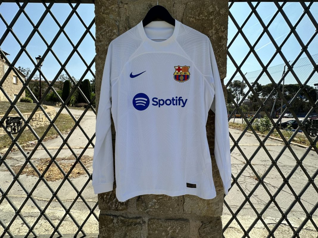 Barcelona's white shirt for the 23/24 season