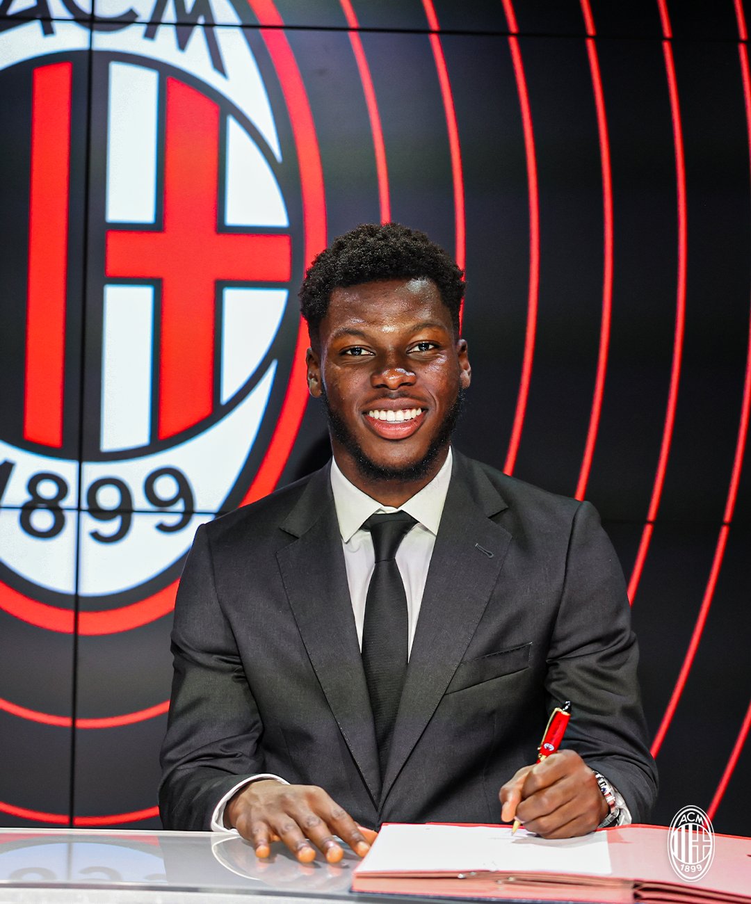 AC Milan complete €20m signing of ex-Arsenal academy midfielder