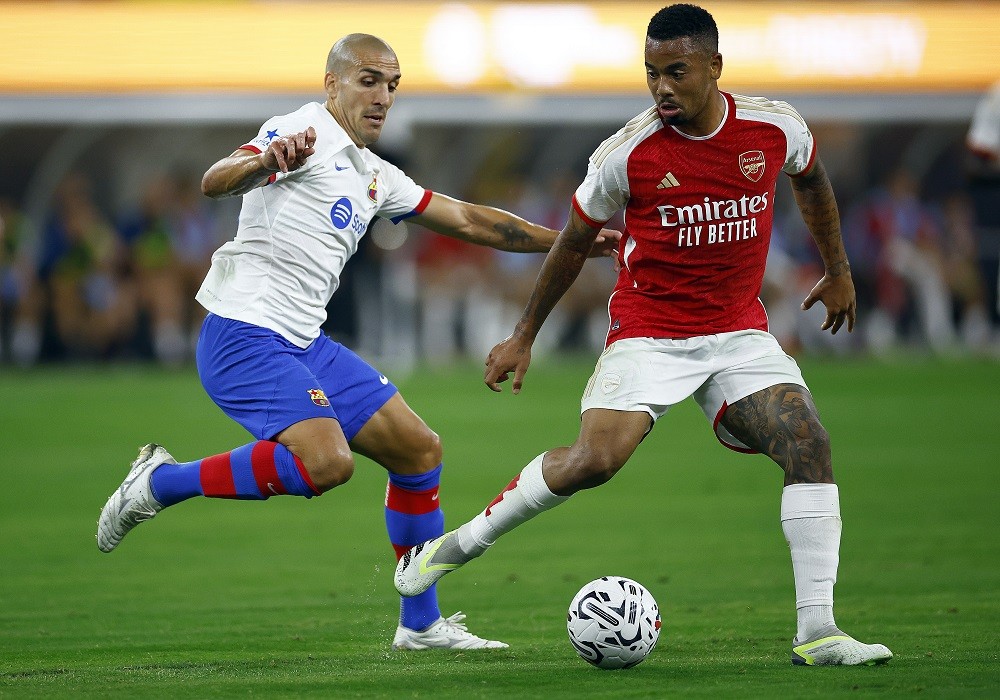 INGLEWOOD, CALIFORNIA: Gabriel Jesus #9 of Arsenal controls the ball against Oriol Romeu #18 of Barcelona in the first half of a pre-season friendly match at SoFi Stadium on July 26, 2023. (Photo by Ronald Martinez/Getty Images)