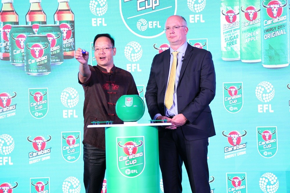 BEIJING, CHINA: The EFL CEO Shaun Harvey (R) and Carabao China CEO James Huang attend the Rundown for a Press Conference & the Carabao Cup 3rd Round Draw on August 24, 2017. (Photo by Xiaolu Chu/Getty Images)