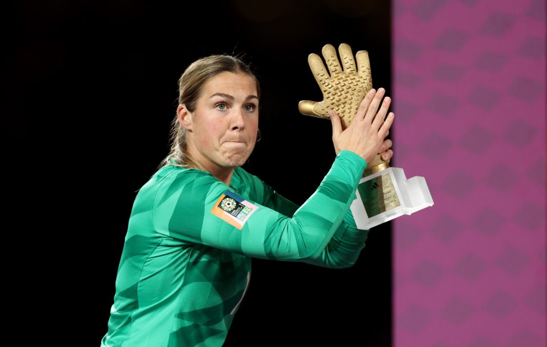 SYDNEY, AUSTRALIA - AUGUST 20: Mary Earps of England applauds after receiving the FIFA Golden Glove Award after the FIFA Women's World Cup Australia & New Zealand 2023 Final match between Spain and England at Stadium Australia on August 20, 2023 in Sydney, Australia. (Photo by Catherine Ivill/Getty Images)
