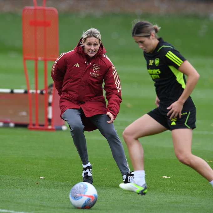 Kelly Smith in training with the Arsenal Women (Photo via Arsenal Women on Twitter)