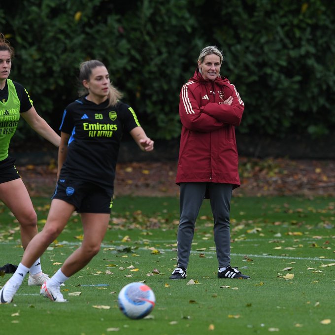 Kelly Smith in training with the Arsenal Women (Photo via Arsenal Women on Twitter)