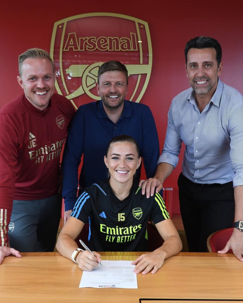 Katie McCabe signing her new contract with Arsenal (Photo via Arsenal Women on Instagram)