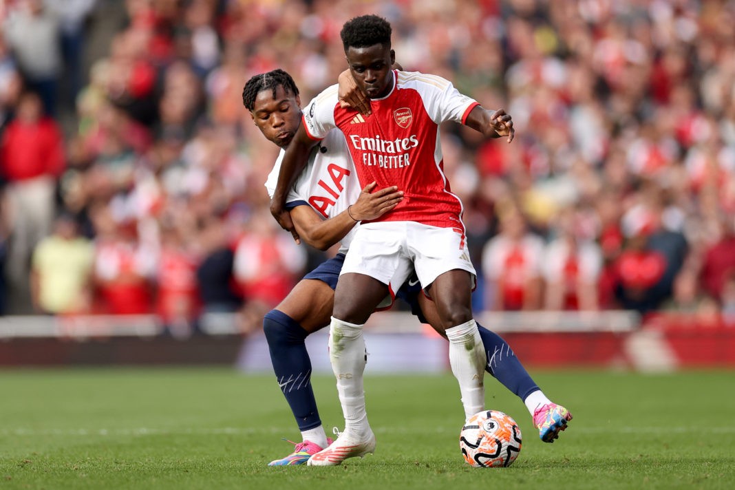 LONDON, ENGLAND - SEPTEMBER 24: Destiny Udogie of Tottenham Hotspur battles for possession with Bukayo Saka of Arsenal during the Premier League match between Arsenal FC and Tottenham Hotspur at Emirates Stadium on September 24, 2023 in London, England. (Photo by Ryan Pierse/Getty Images)